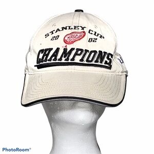 Detroit Red Wings Hat Men’s Beige Black Red 2002 Stanley Cup Champions Vintage